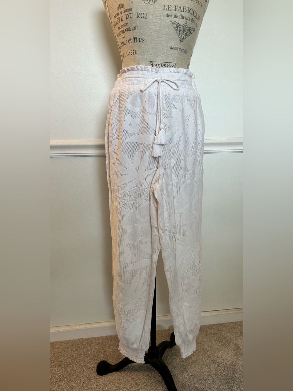 aerie White Lace Drawstring Beach Joggers